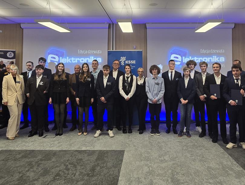 Młoda innowatorka z naszej szkoły nagrodzona!  Nasza uczennica Angelina Kot wśród najlepszych w Polsce!